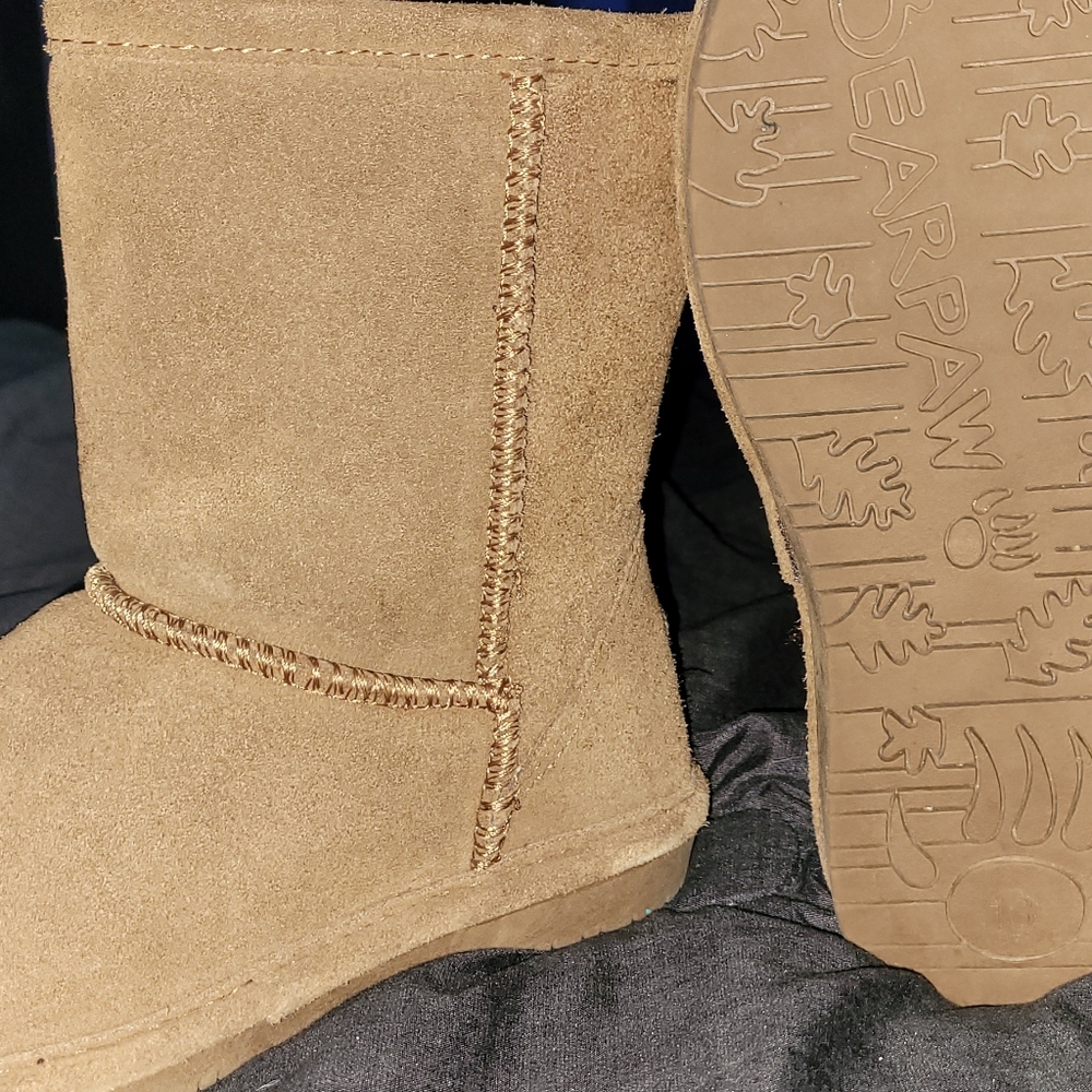 Girls size 13 uggs brand new